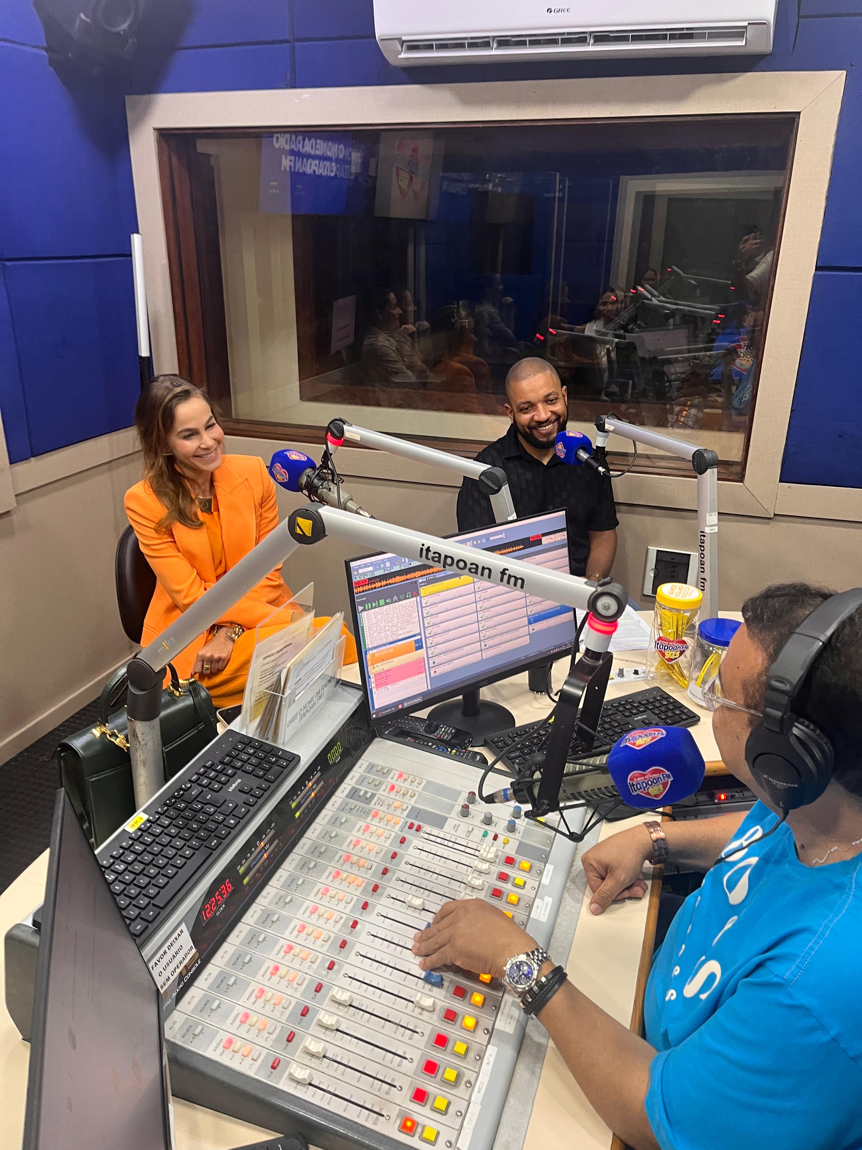 Entrevista ao Portal Esfera no Rádio: Maíne Trace explica as novas tendências da Cirurgia Plástica