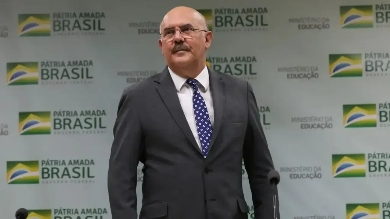 Comissão de Ética mantém punição a ex-ministro de Bolsonaro