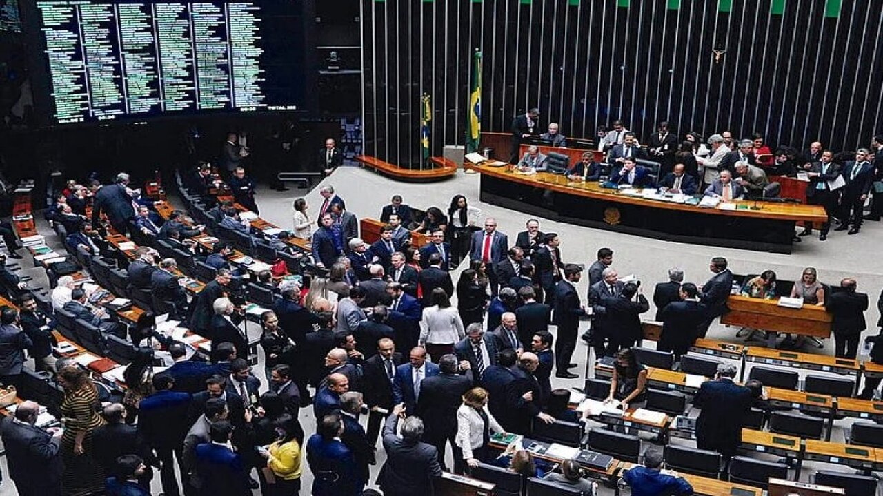 Câmara vota urgência de projeto contra aumento do IOF