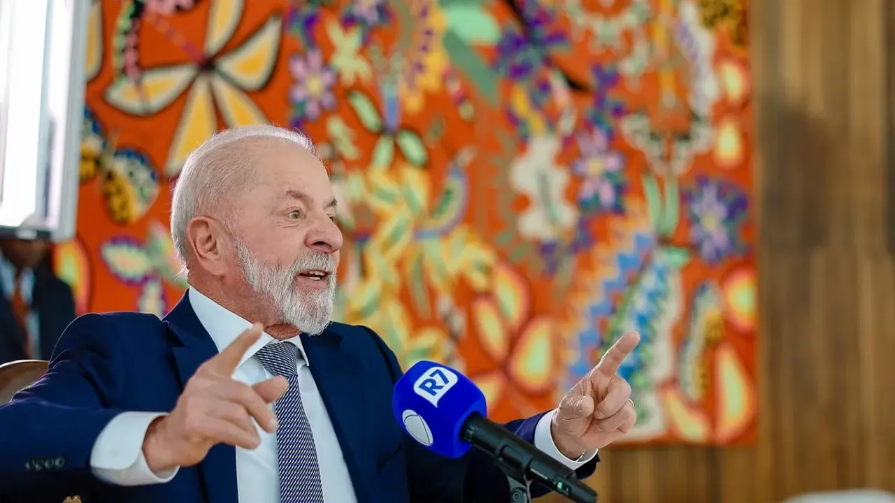 Lula manda recado a Trump e fala em volta do "Lulinha paz e amor"