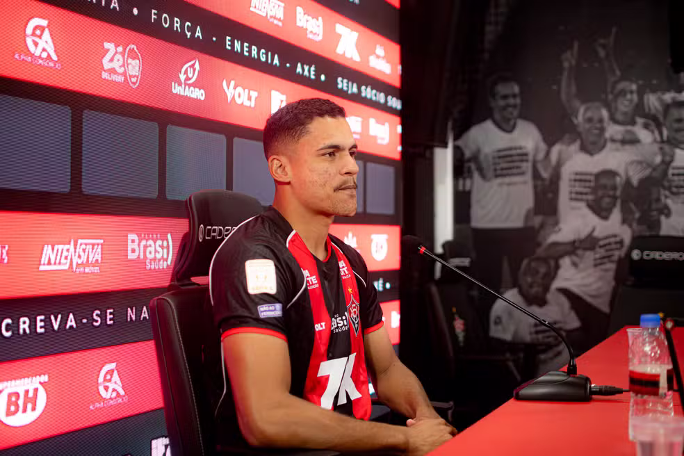 Foto Alex Bruno escolhe o Vitória após receber sondagens de clubes da Série A