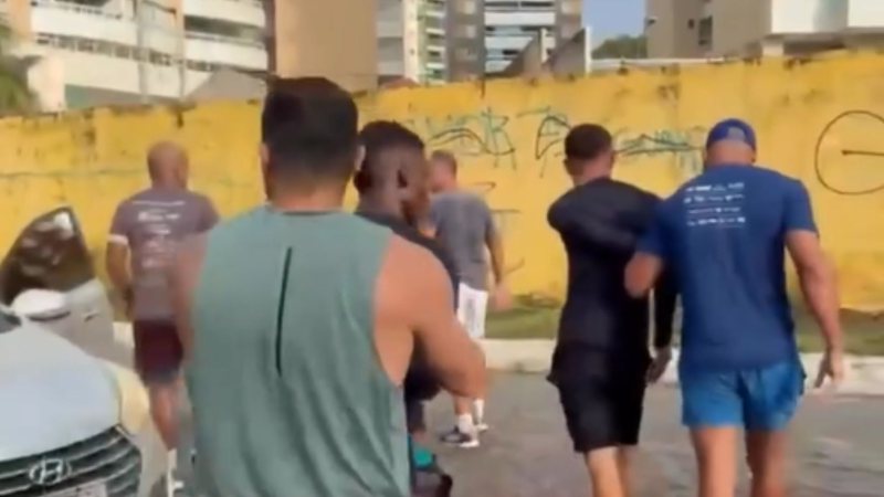 Foto Dupla suspeita de assaltar corredores é detida na orla de Salvador