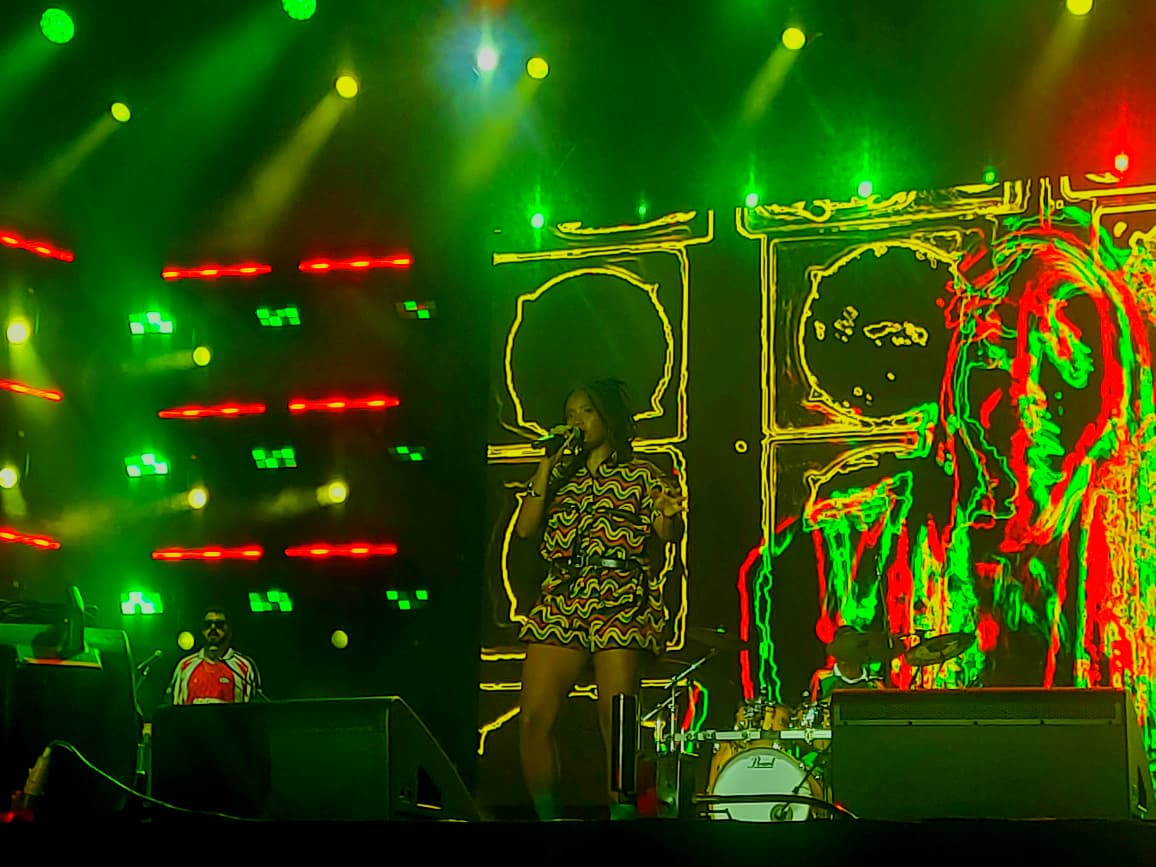 Cantora Núbia no palco do Afropunk