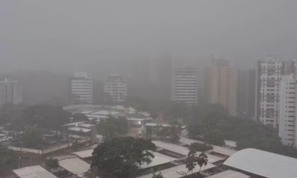 Foto Temporal causa transtornos e deixa bairros alagados em Salvador