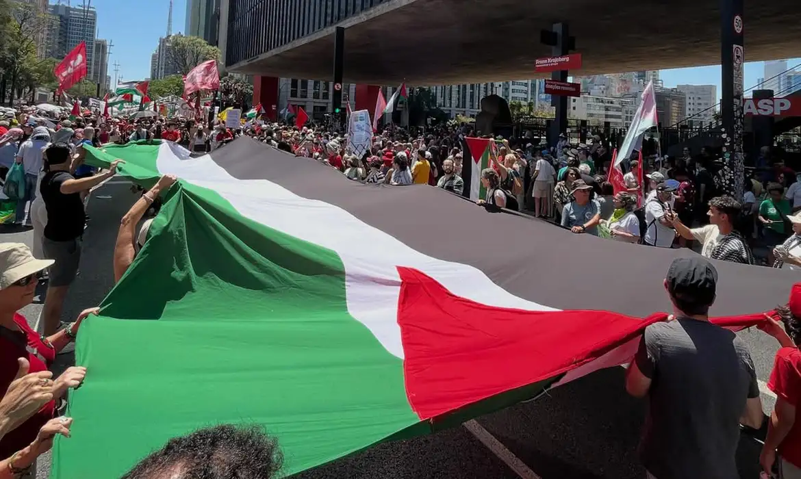 Foto Ato pede libertação de ativistas de flotilha e medidas duras do Brasil