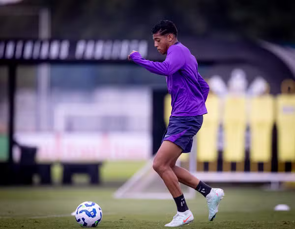 Bahia contrata promessa de 16 anos e surpreende Corinthians