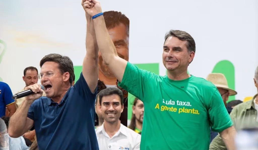 Foto João Roma traz Flávio Bolsonaro a Salvador e mira ministério