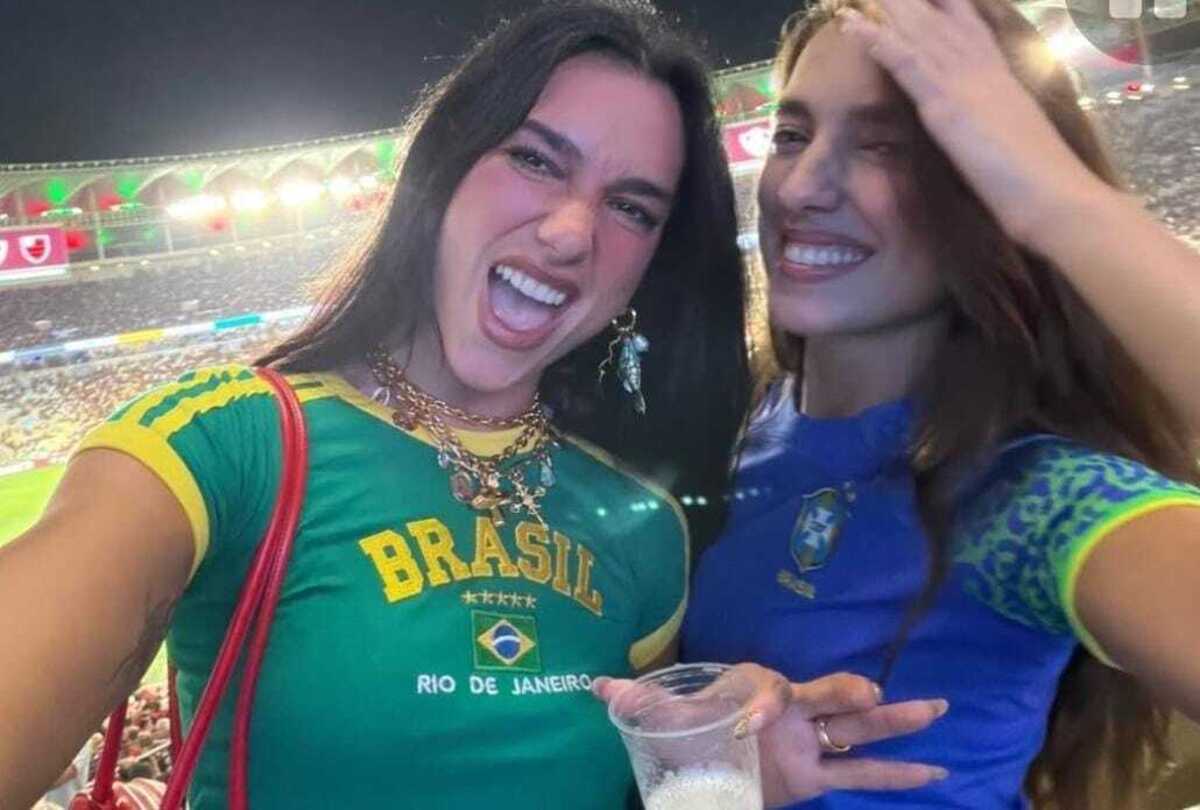 Dua LIpa usando camisa verde escrita Brasil em amarelo