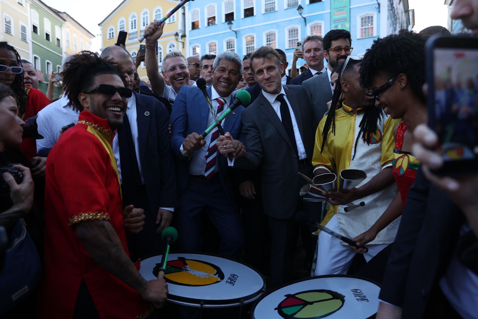 Foto Macron faz 'tour' em Salvador com Bruno e Jerônimo como guias