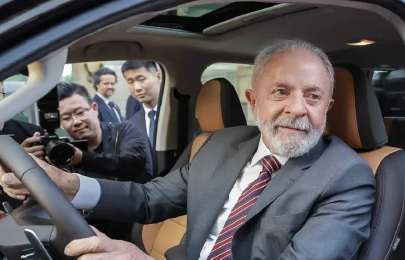 Lula no carro 