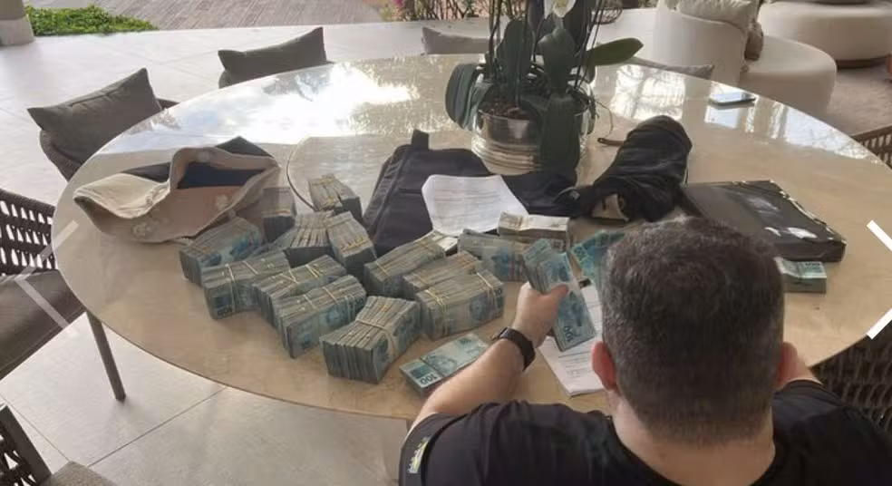Foto PF apreende R$ 230 milhões em operação que mira executivos do Banco Master