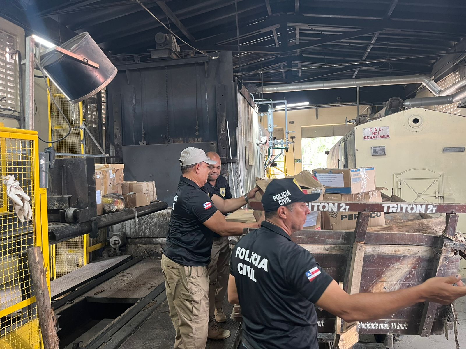 Foto Cerca de 400 quilos de entorpecentes são incinerados no interior da Bahia