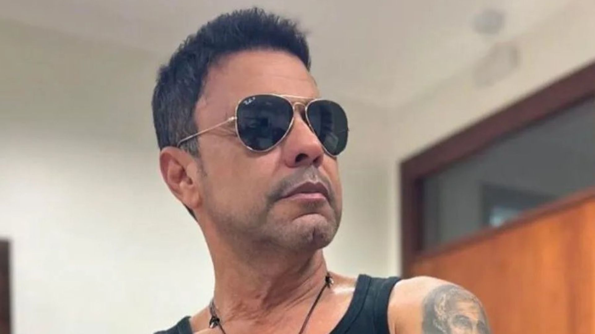 Foto ‘Prostituindo’: Zezé di Camargo pede desculpas à família Abravanel 