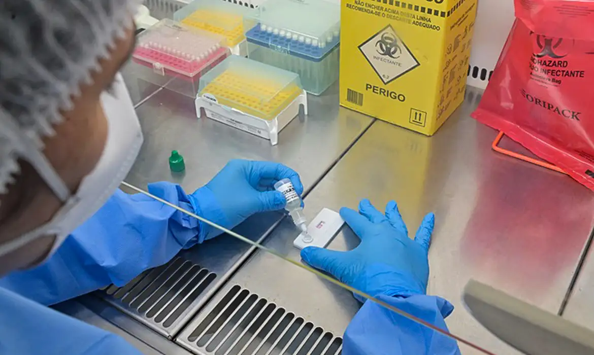 Foto Anvisa atualiza regras para controle de qualidade em laboratórios