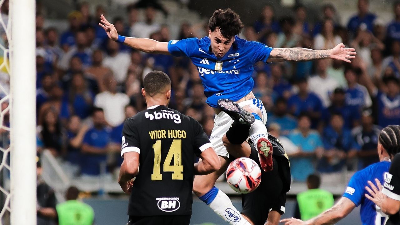 Briga entre jogadores de Cruzeiro e Atlético-MG termina com 23 expulsões 