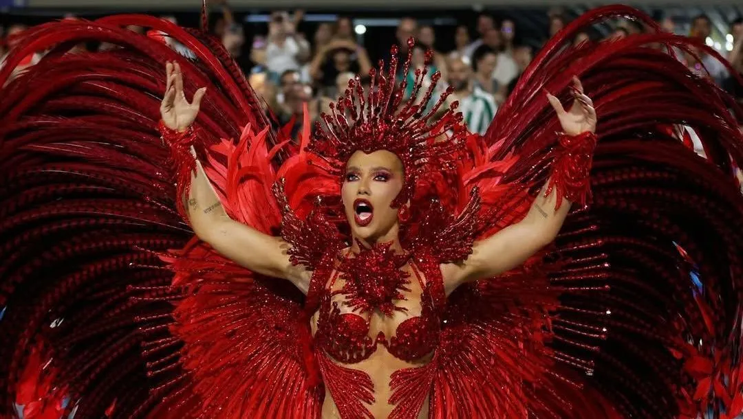Foto Virginia deixa posto de rainha de bateria da Grande Rio