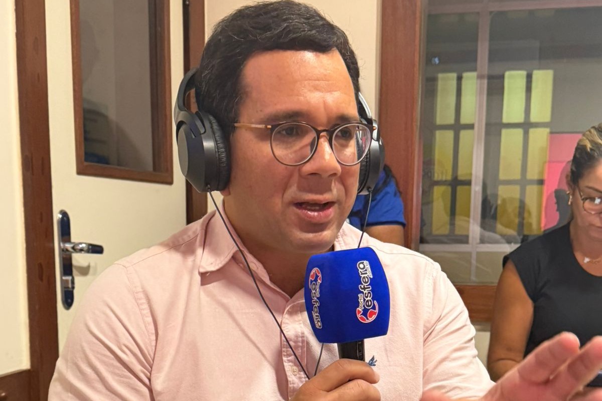 Thiago Dantas em entrevista ao programa Portal Esfera no Rádio 