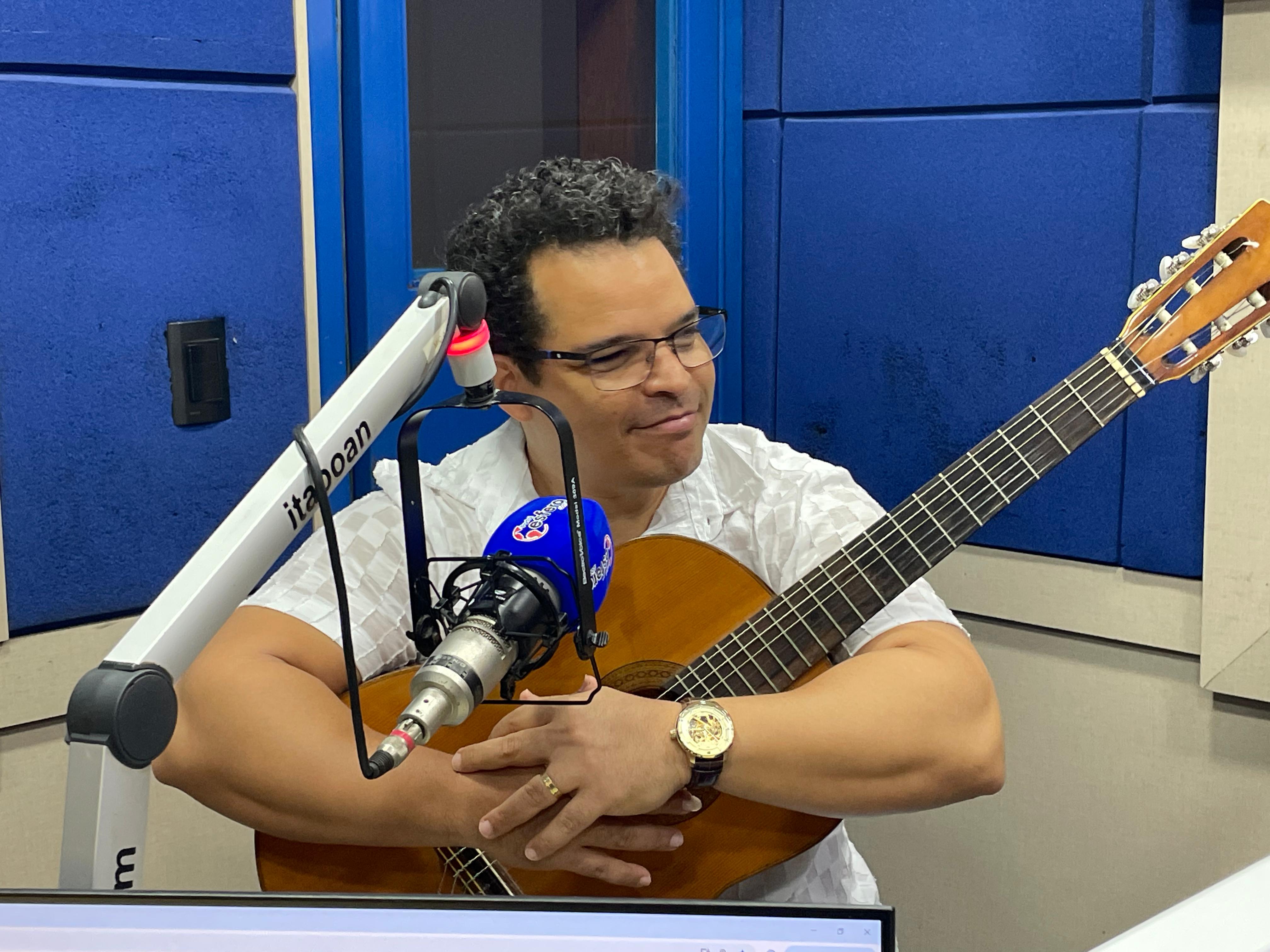 Do Funk Machine a “Paixão Carrossel”: a trajetória de Adelmo Casé