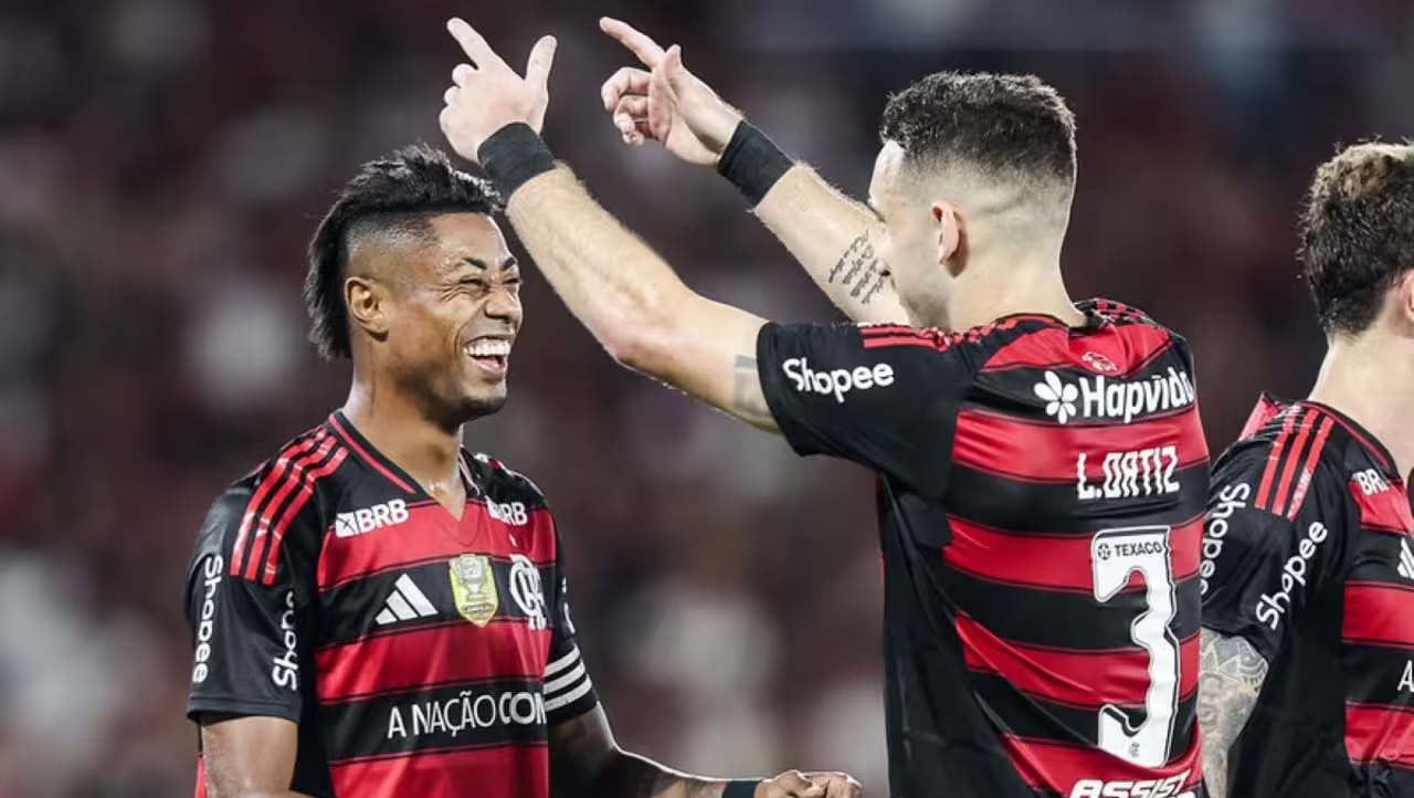 Maracanã vira palco de massacre com Flamengo goleando o Vitória