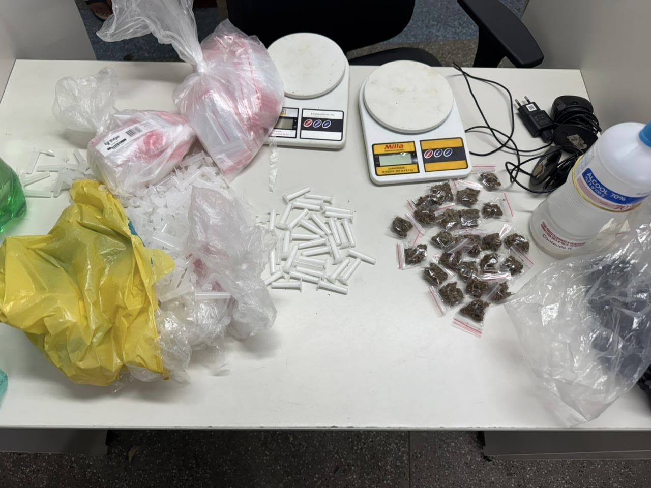 PM apreende drogas e câmeras usadas pelo tráfico em Salvador