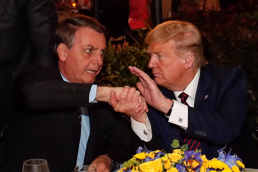 Foto Trump reage à prisão de Bolsonaro e diz que situação é “uma pena”