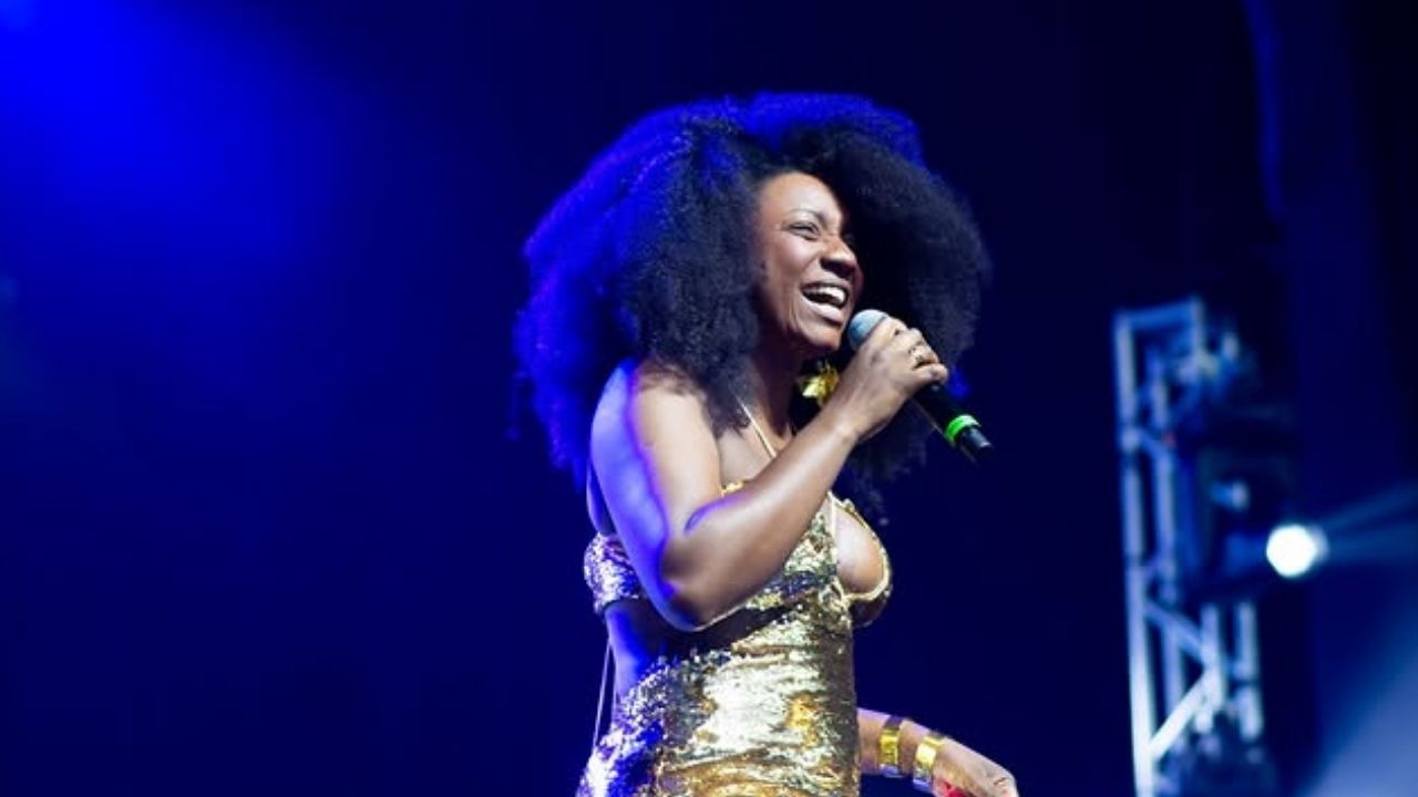 Sambista Adriana Araújo morre aos 49 anos diagnosticada com aneurisma