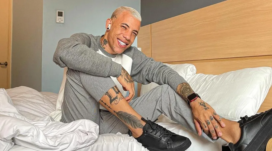 Foto Influenciador baiano comemora retirada de tornozeleira eletrônica