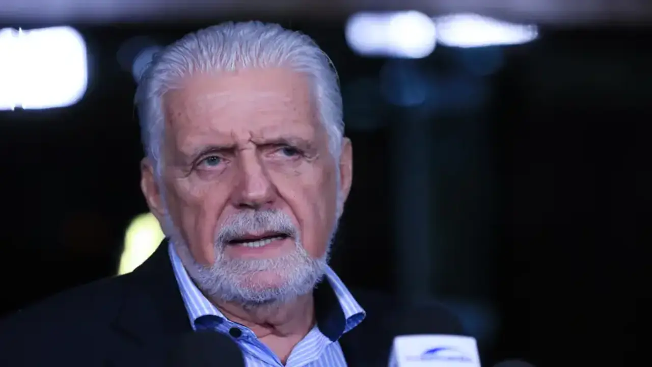 Jaques Wagner critica Bolsonaro após apoio à tarifa de Trump contra produtos do Brasil