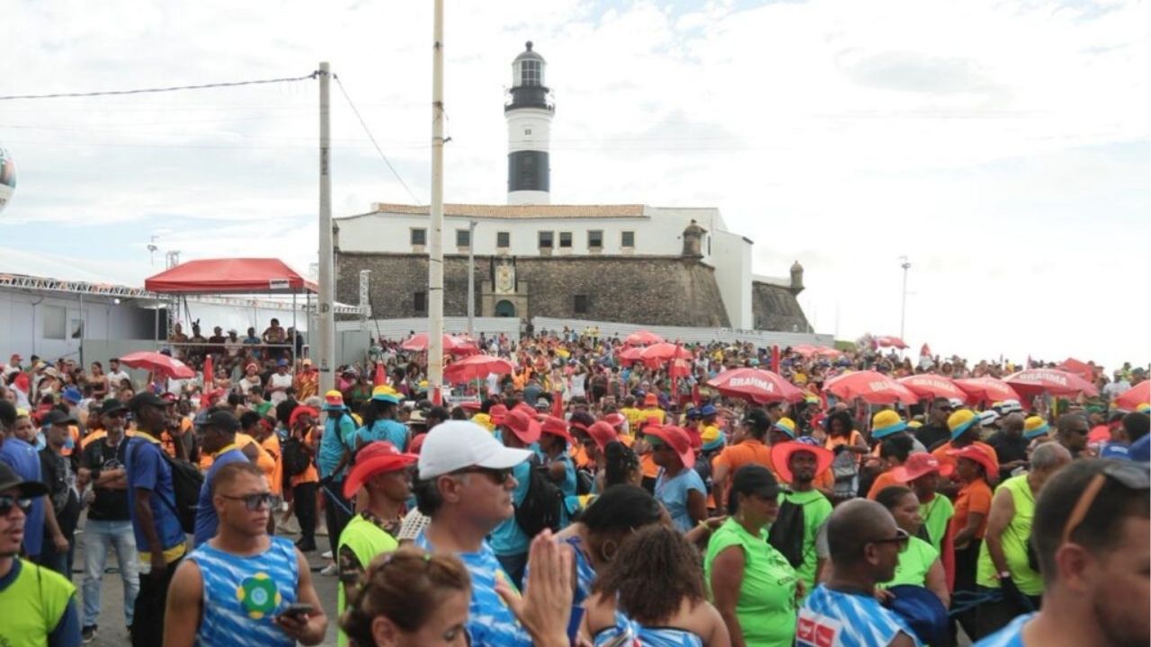 Foto Ivete, Bell, Brown e mais: veja as atrações do Carnaval neste sábado (14)