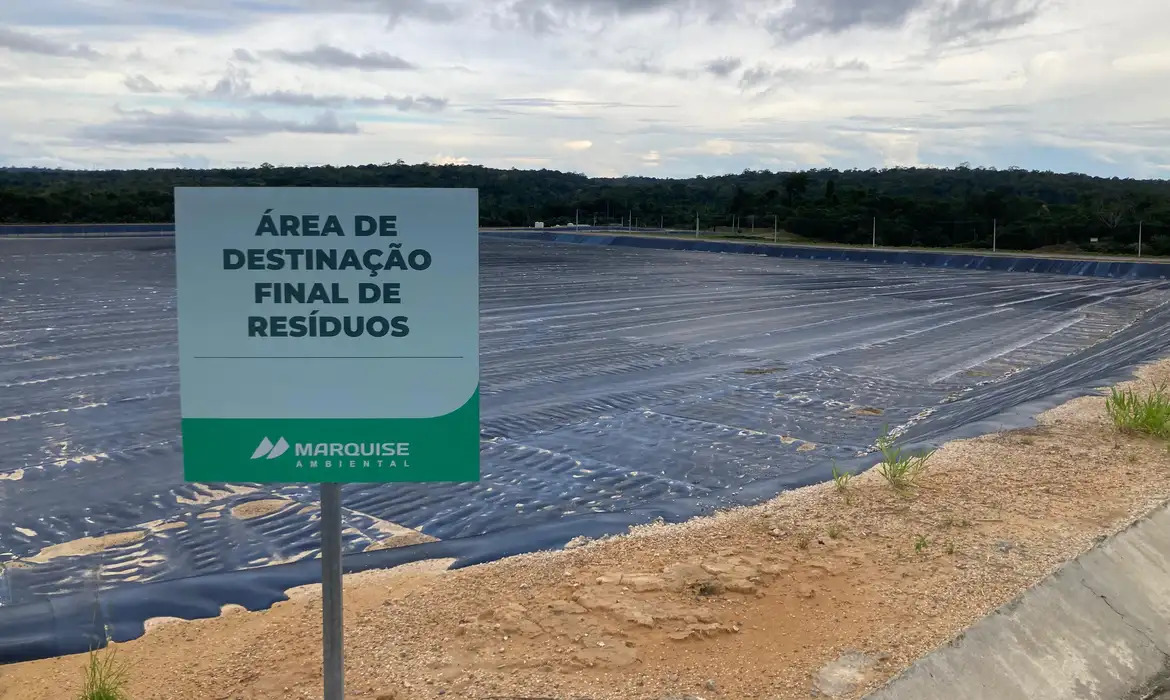 Aterro sanitário em obras