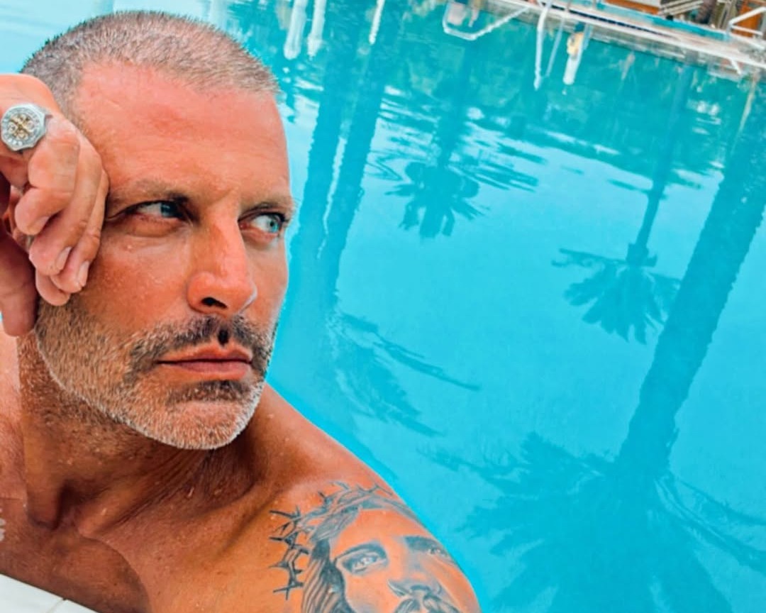 Foto Henri Castelli recebe alta após crises convulsivas durante o BBB 26