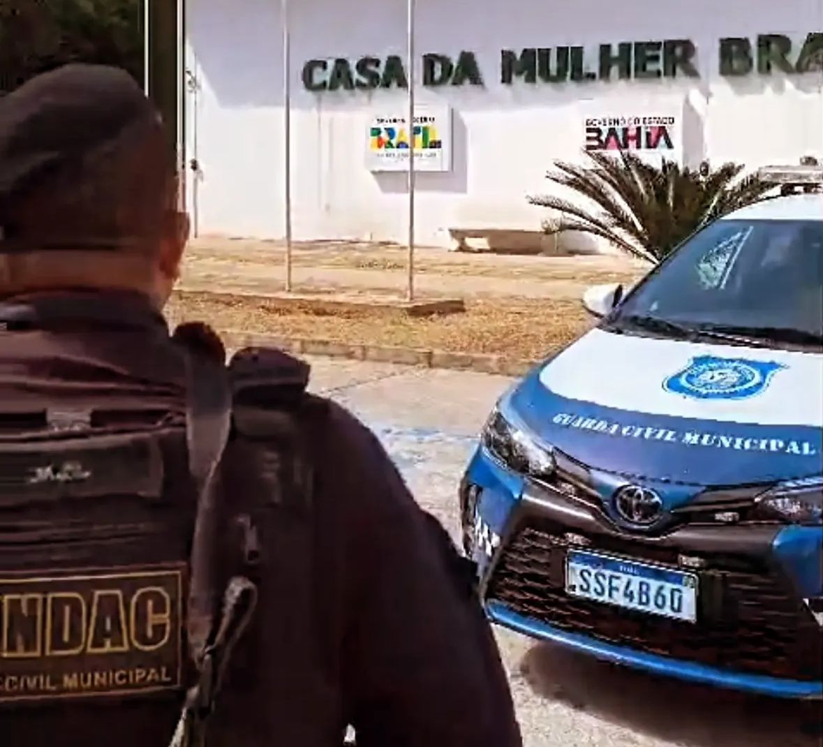 Homem é detido após denúncia de ato obsceno em república no Rio Vermelho