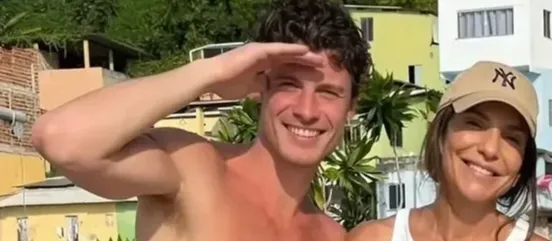 Foto Shawn Mendes curte Salvador com mergulho no Porto da Barra e almoço com Ivete 