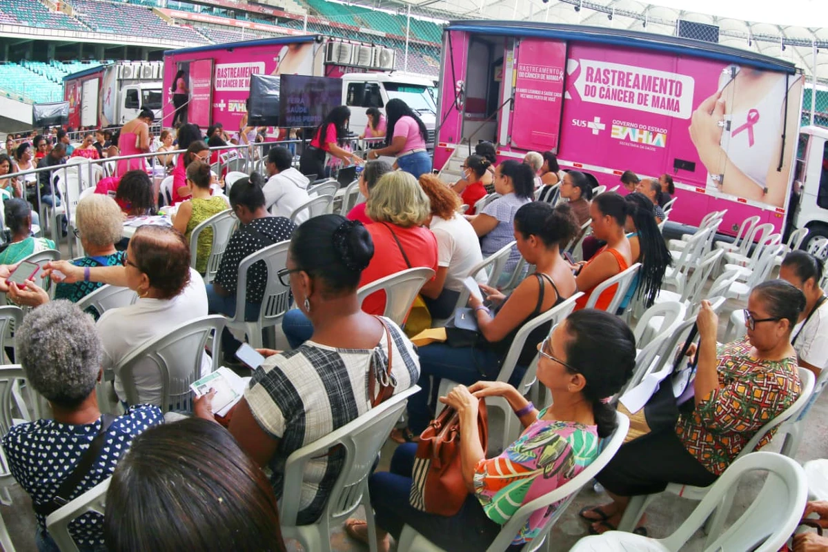 Outubro Rosa: Metrô libera passagem para mulheres com exame marcado