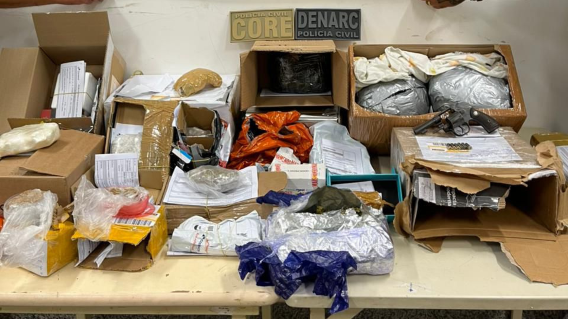 Foto Armas e drogas são apreendidas no Centro de Distribuição dos Correios