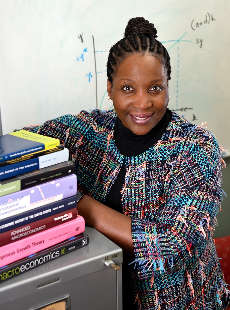 Diretora do Fed desafia demissão de Trump