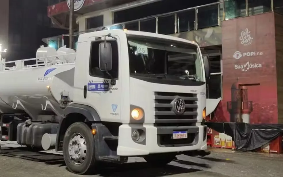 Foto Estudante morre após ser atropelada por caminhão no circuito Barra-Ondina