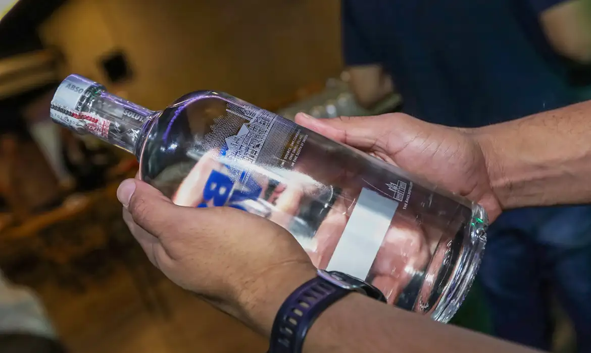 Foto Metanol em bebidas: Senacon alerta sobre golpes com testes falsos