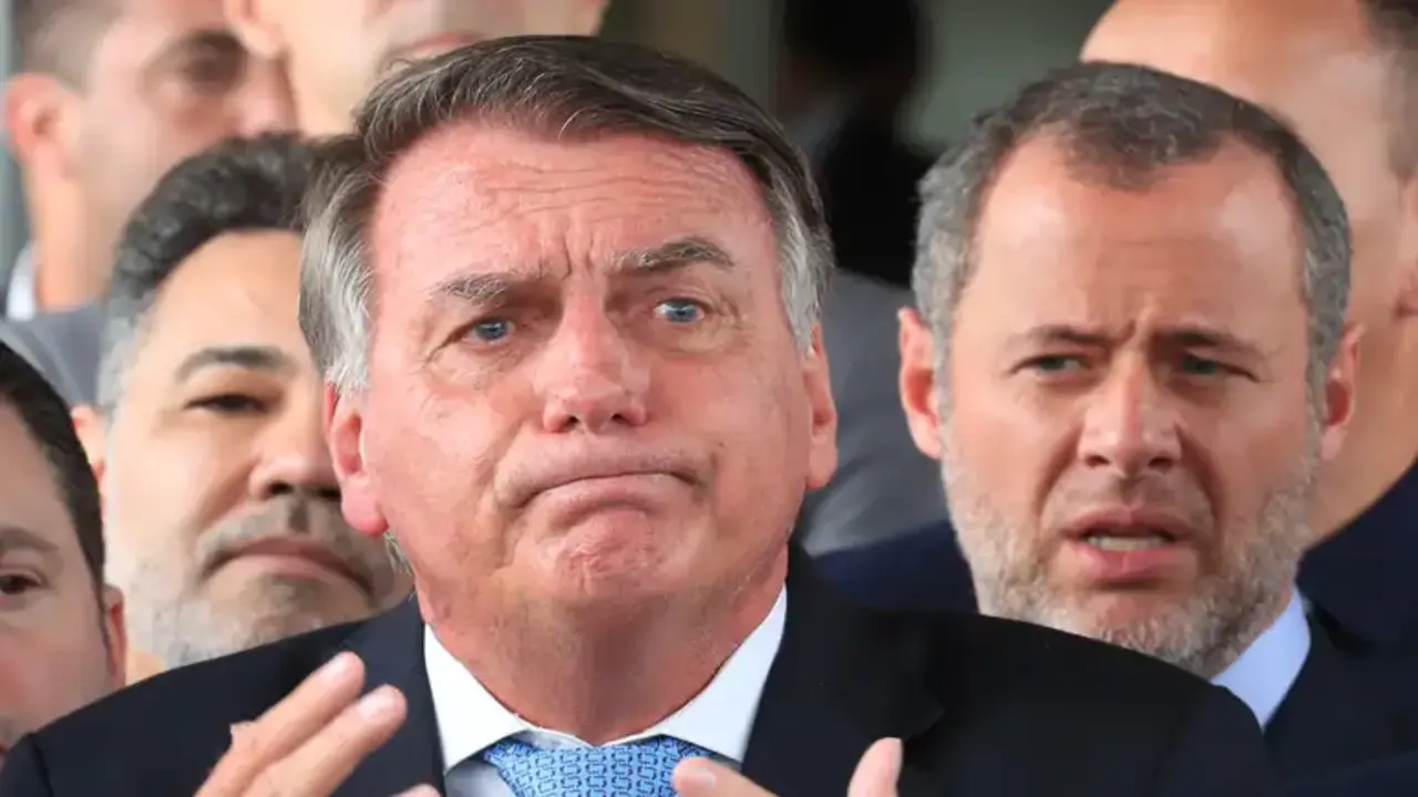 Bolsonaro sob regras rígidas até para oferta de água em casa