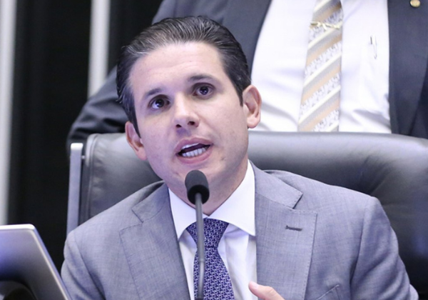 Críticas de parlamentares e tensões com o STF marcam a gestão do presidente da Casa