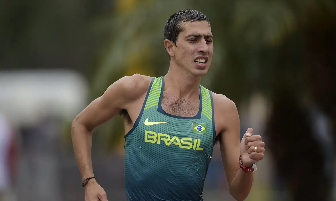 Foto Caio Bonfim é campeão mundial dos 20 km da marcha atlética em Tóquio