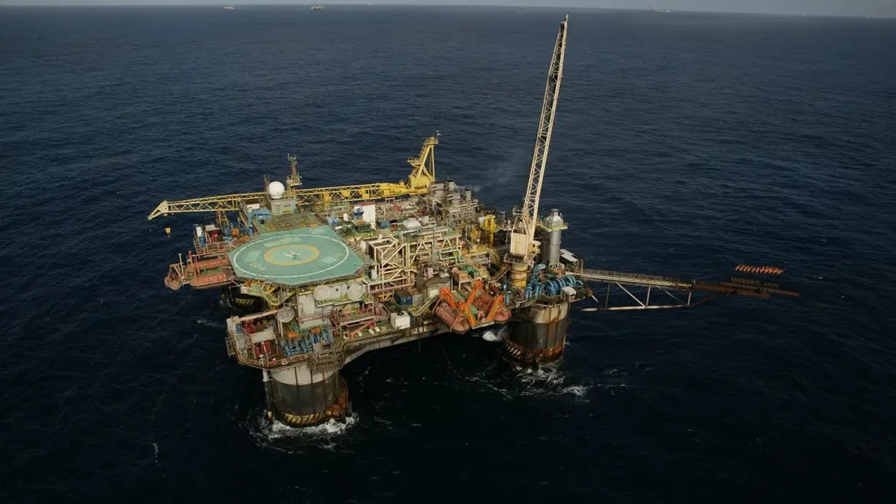 Preço do petróleo sobe após ameaça de bloqueio no Irã