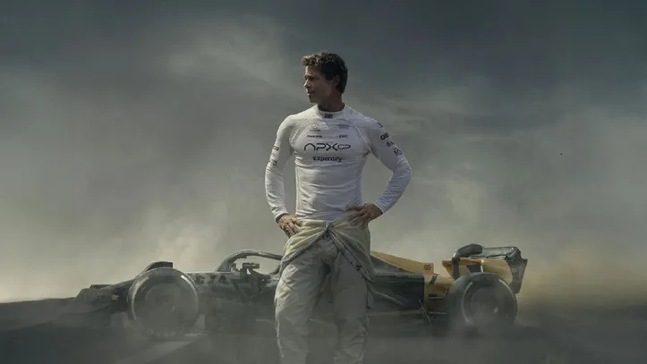 Foto de brad pitt como um piloto 