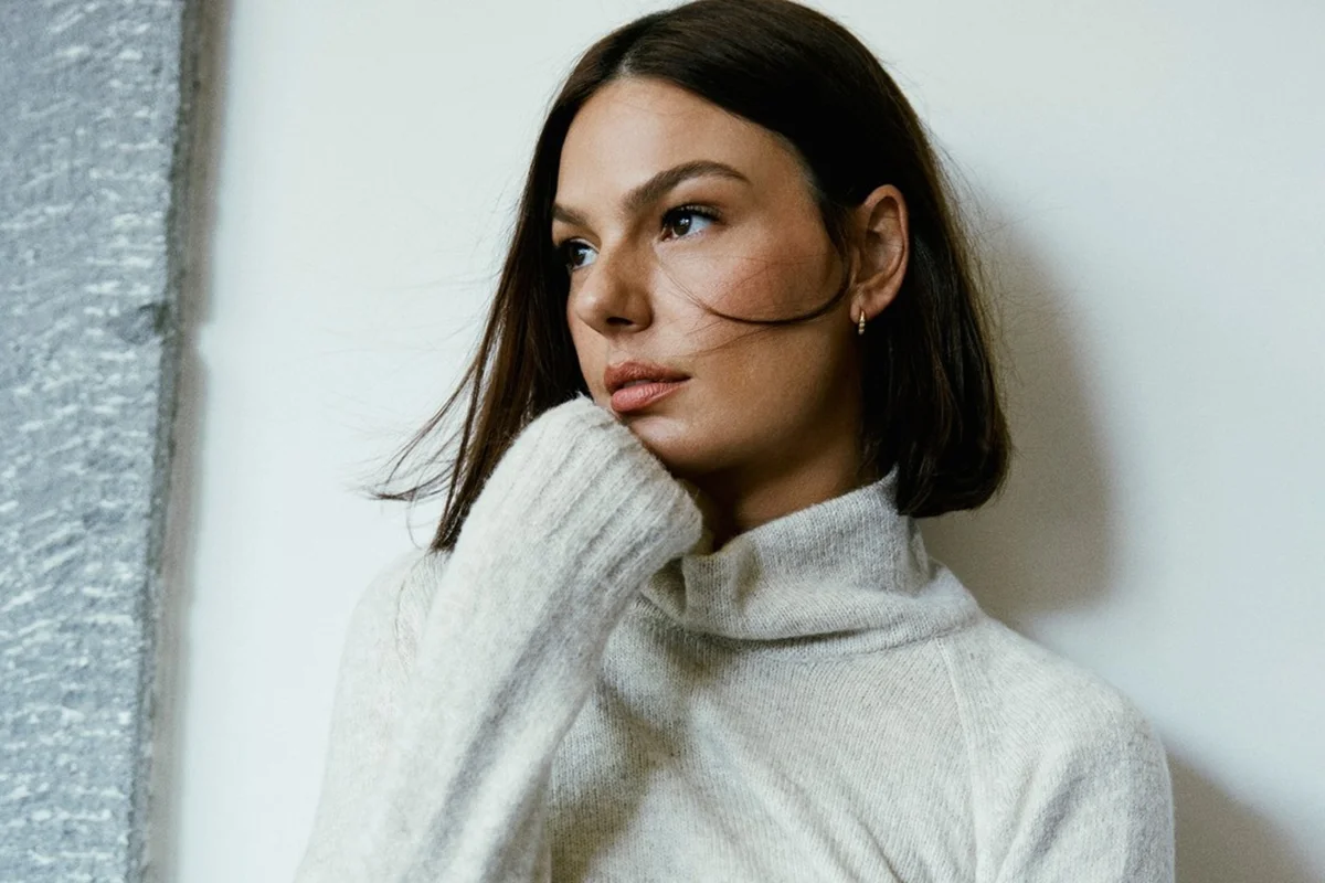 Foto Homem é preso por perseguir Isis Valverde por mais de 20 anos