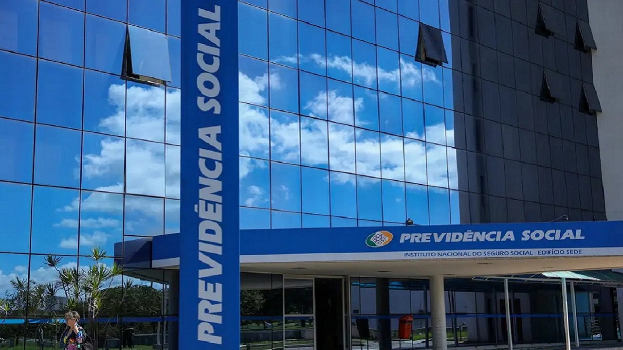 Oposição pede convocação de Lupi, irmão de Lula e ministros na CPMI do INSS