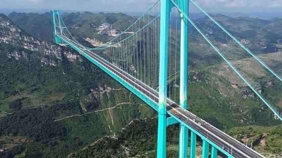 China quebra recorde e inaugura ponte mais alta do planeta
