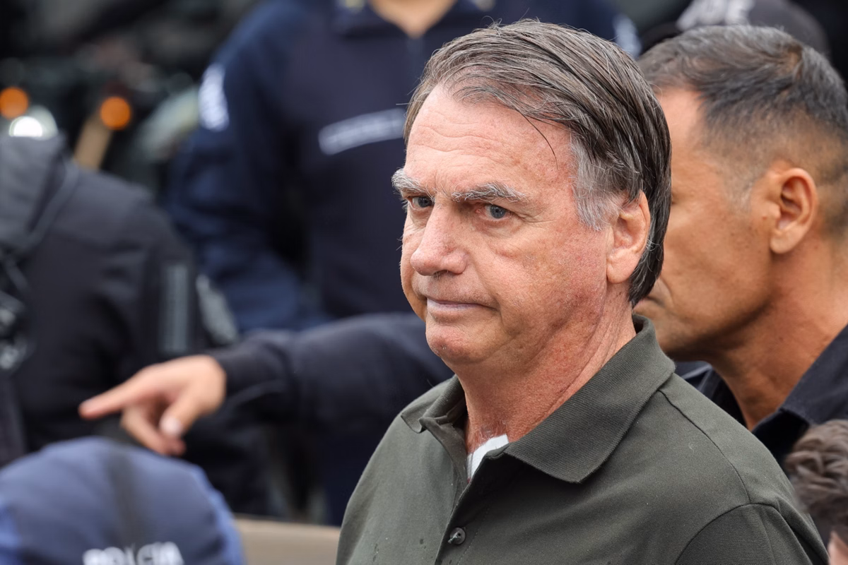 Foto Deputado petista pede apuração no STF sobre ferro de solda usado por Bolsonaro