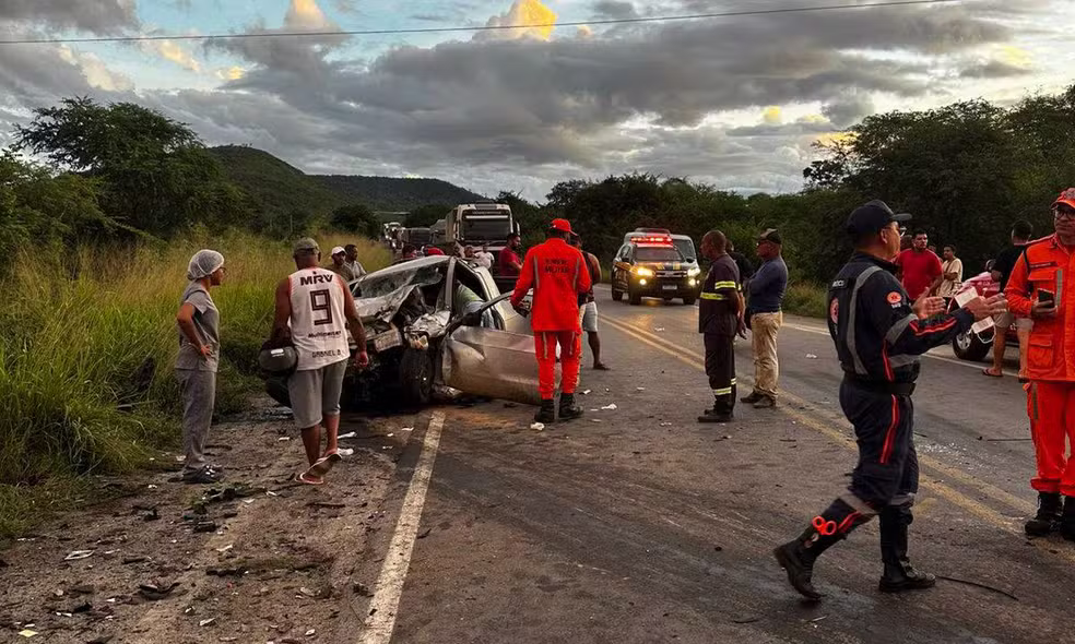 Vítima de batida entre van e caminhonete morre após três dias internada