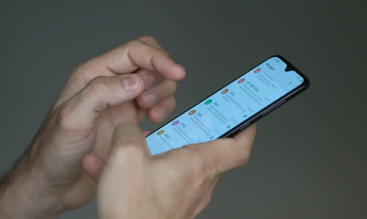 WhatsApp testa no iPhone função que apaga mensagem após leitura