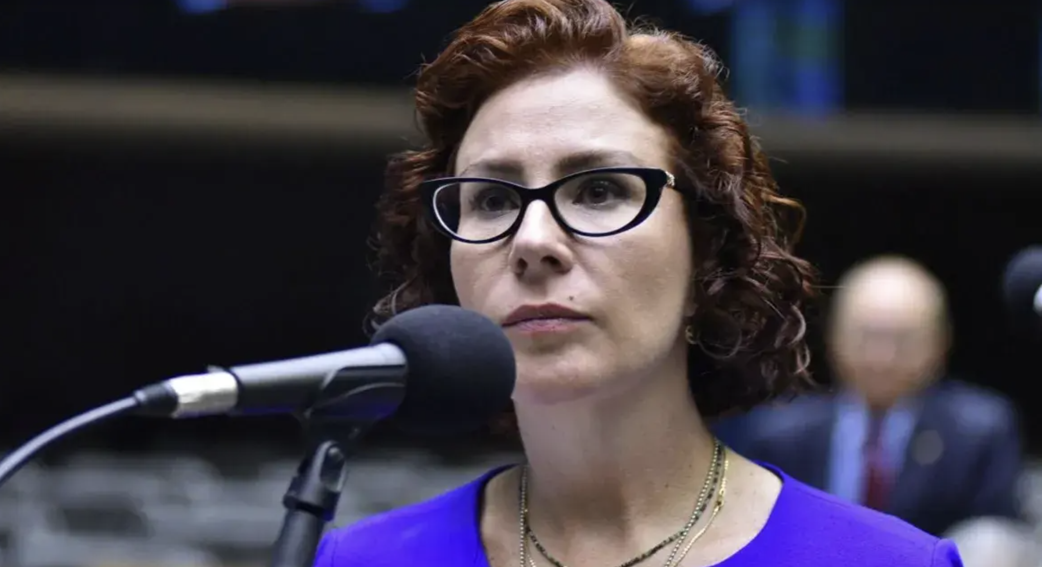 Líder do PT solicita perda de mandato de Carla Zambelli após condenação penal